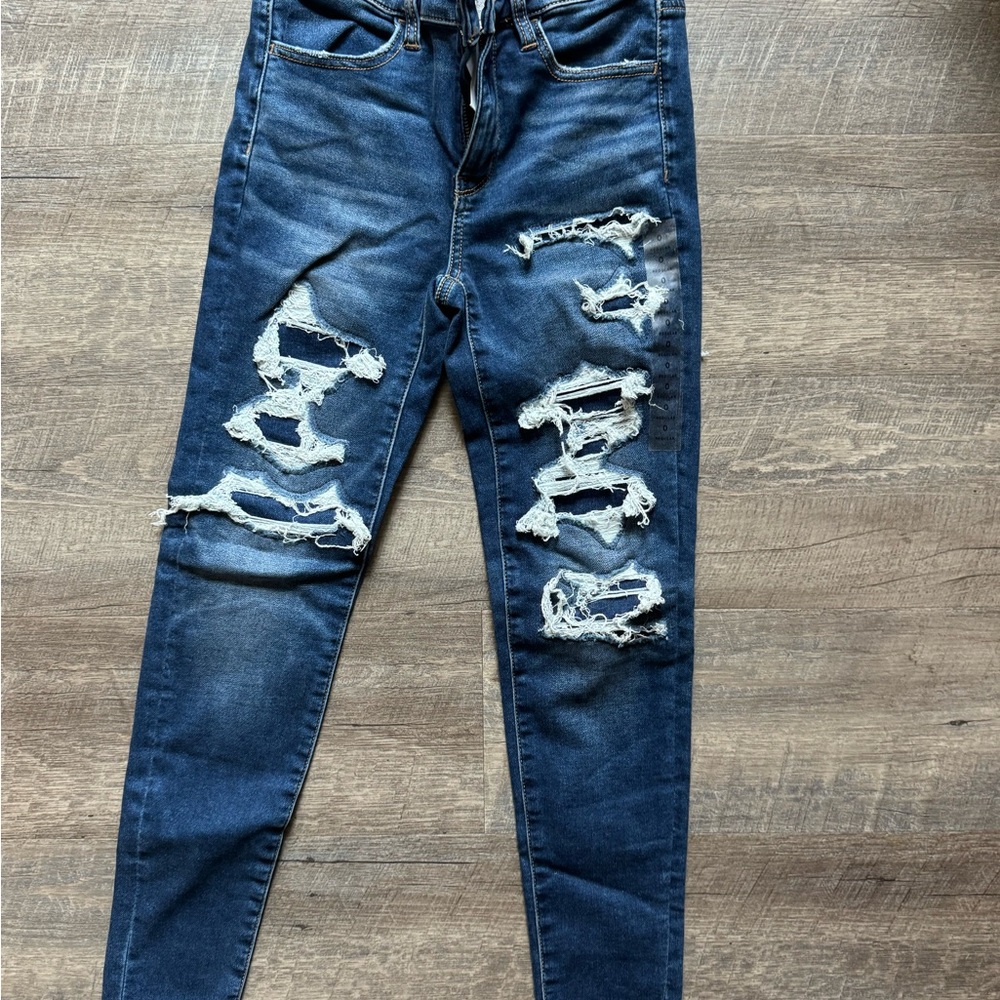 Brand new American eagle jeans size 0, never worn in brand new condition